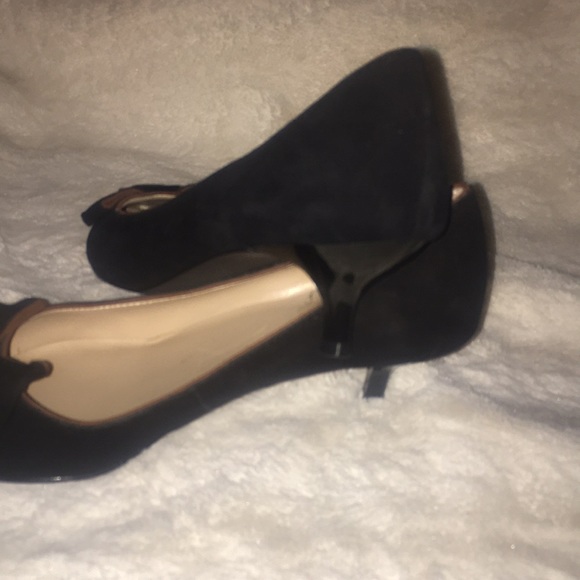 Tahari bunny heel pointed toe pump with bow detail - Picture 4 of 4